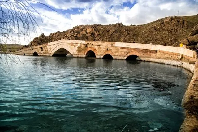 Çeşnigir Bridge