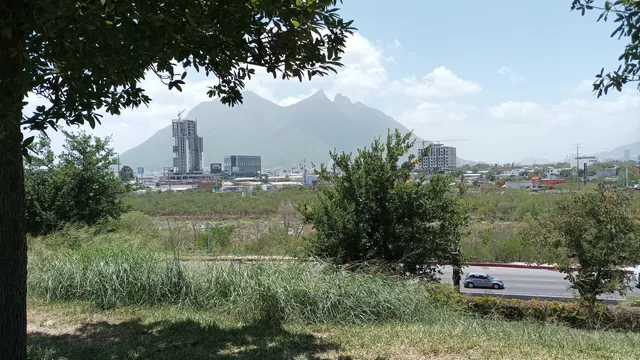 Fundidora, Paseo De La Mujer Park