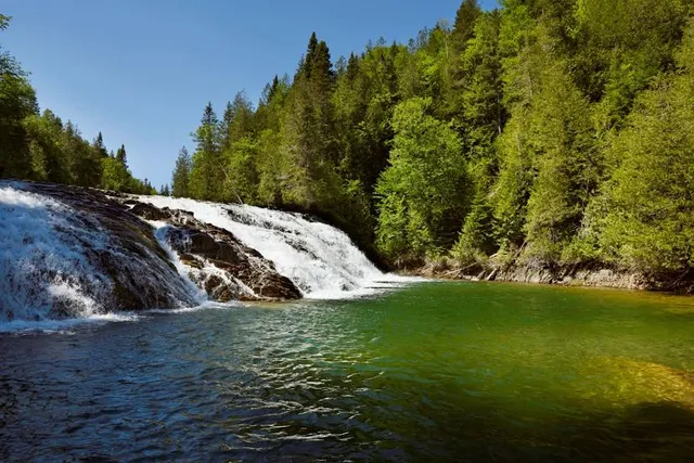 Chute De La Riviere portage