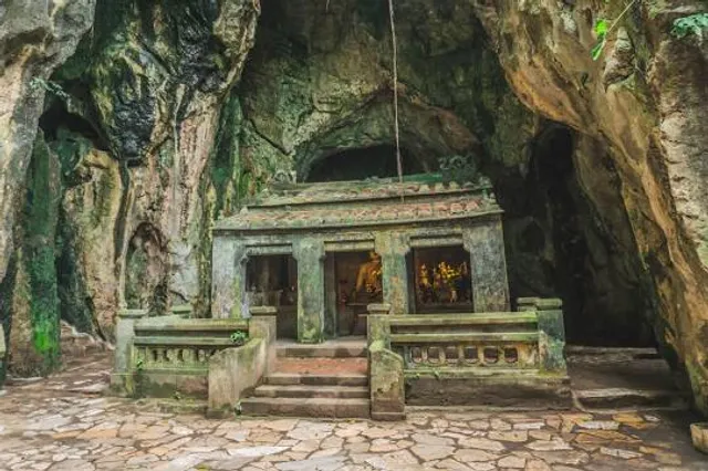 Huyen Khong Cave