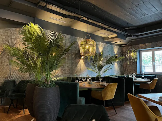 Village Kitchen Restaurant & Lounge