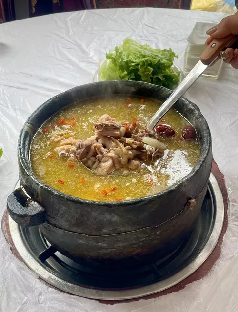 Lulanghu Stone Pot Culture Catering Court