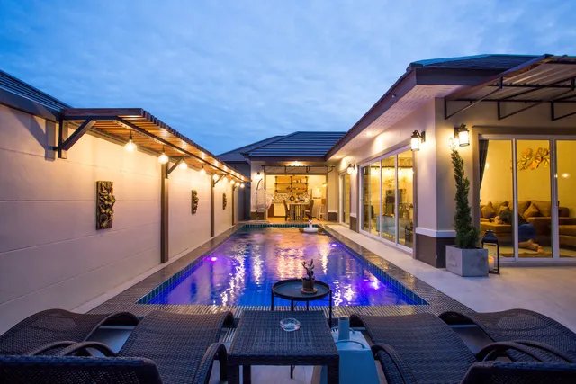 The peak pool villa aonang