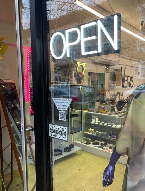 VERS :: Clothing for People