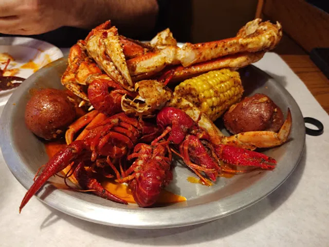 Shake Shake Seafood Monroe