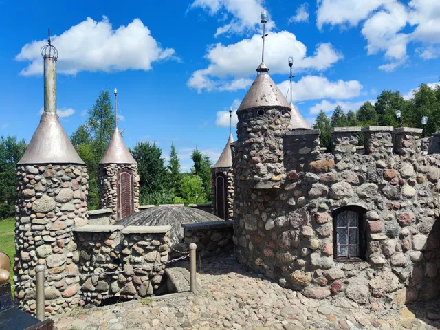 Zamek w Białogrądach