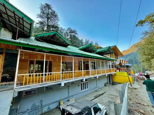 The Nature's vault jibhi , cafe & Cottage