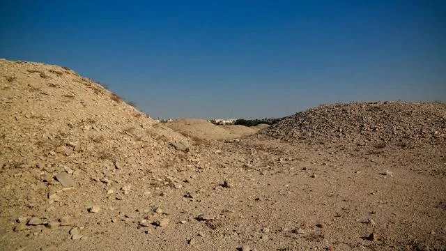 A'ali East Burial Mound Field