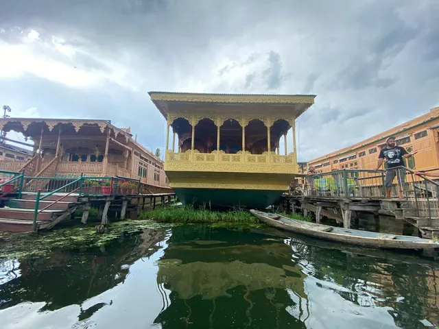 Kashmir Treat group of houseboats