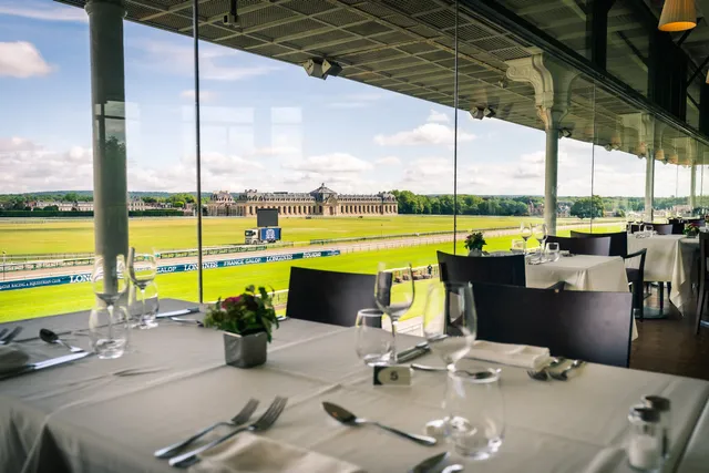 Restaurant Panoramique "Bistrots des Familles" de l'Hippodrome de Chantilly