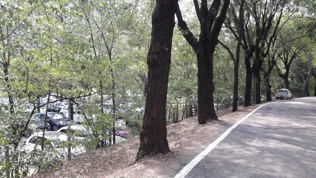 Parcheggio entrata alle Terme di Giunone