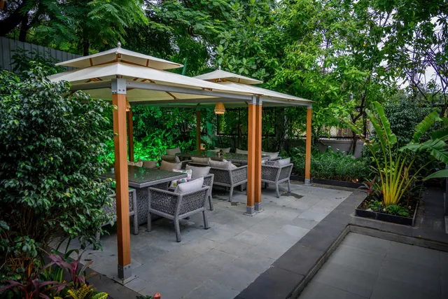 ROOTS 9 KITCHEN & BAR