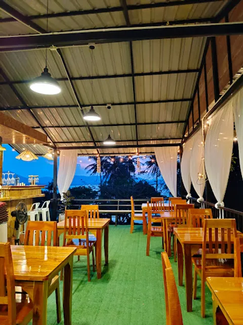 Golden Sky View Bar and Restaurant