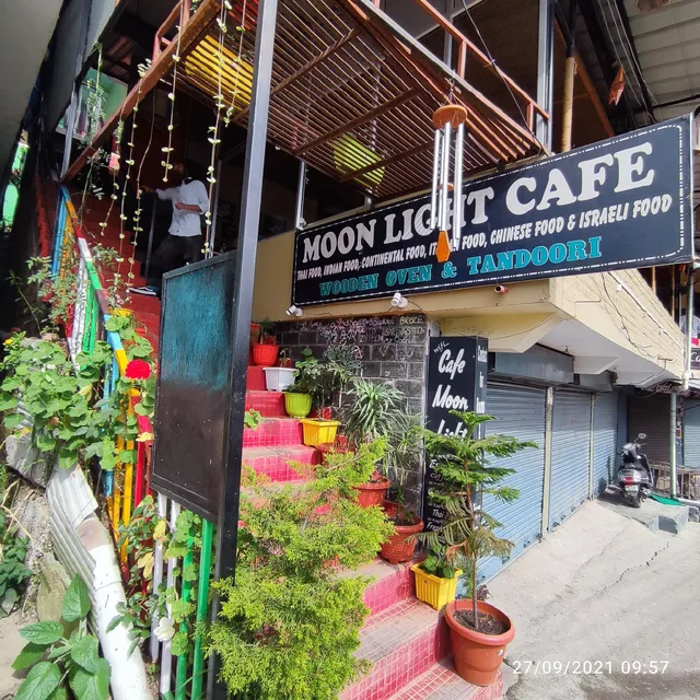 Moonlight Cafe