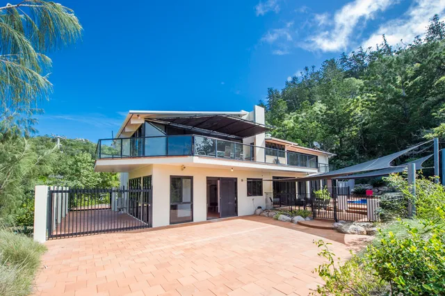 The Beach House at Arthur Bay