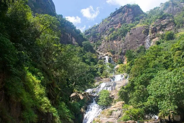Kuda Ravana Ella waterfall