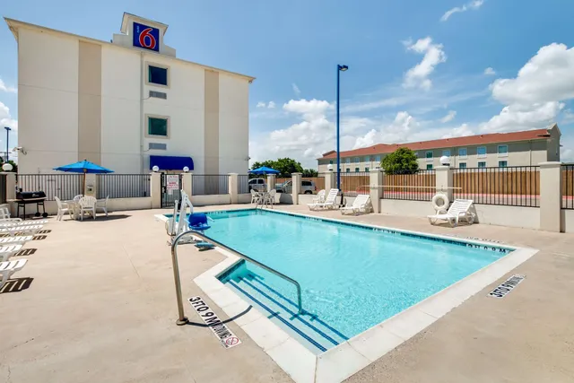 Motel 6 Cleburne, TX