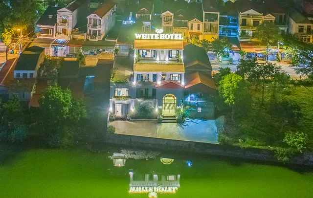 Khách sạn Whitehotel