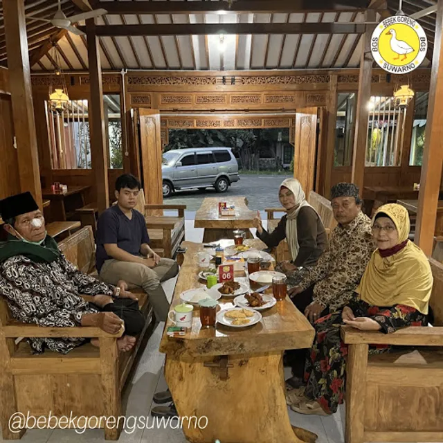 RESTO BEBEK GORENG SUWARNO (BGS)