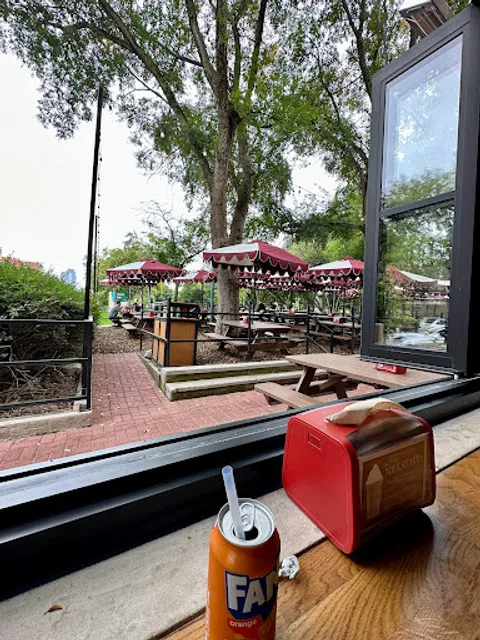 Small Cheval - Hyde Park