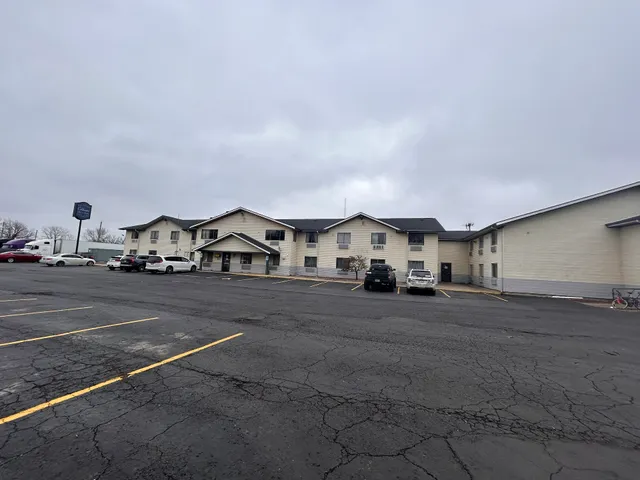Coldwater Inn & Suites