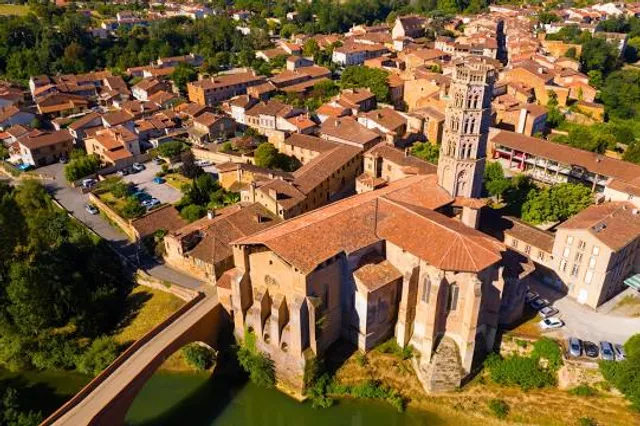 Cathédrale Sainte-Marie et Trésor Episcopal - Musée du Papogay de Rieux