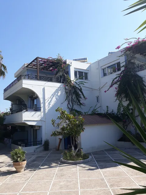 Rosetta Studios and Apartments