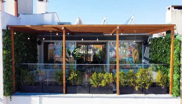 We Hate F Tourists - Hostel