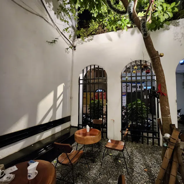 Tiny Cafe - Indochine