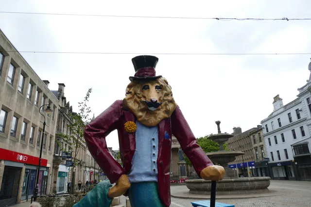 The Dandy Lion Statue