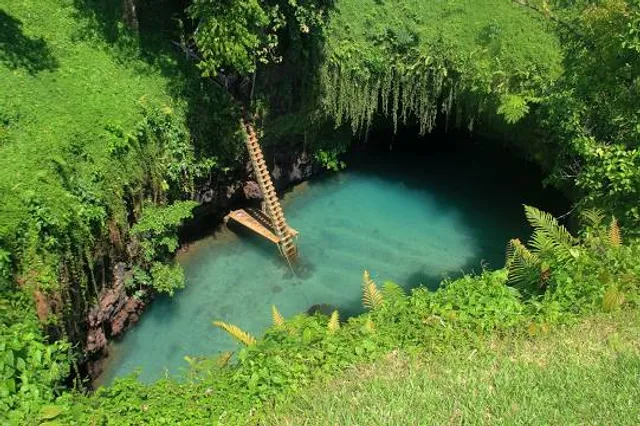 To Sua Ocean Trench