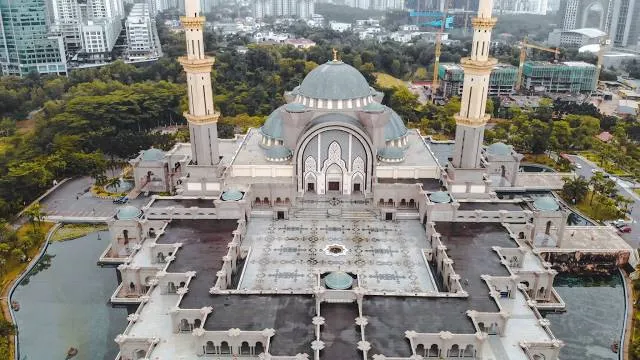 Masjid Wilayah Persekutuan (The Federal Territory Mosque)
