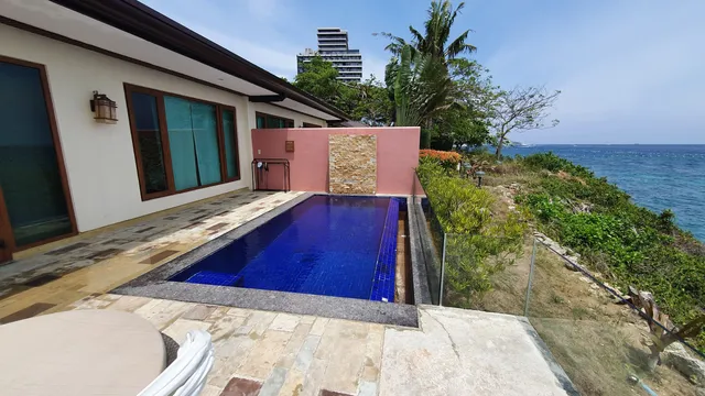 Crimson Resort Garden