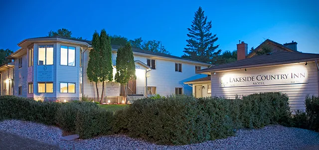 Lakeside Country Inn, Manitou Beach - Hotel & Watercraft Rentals