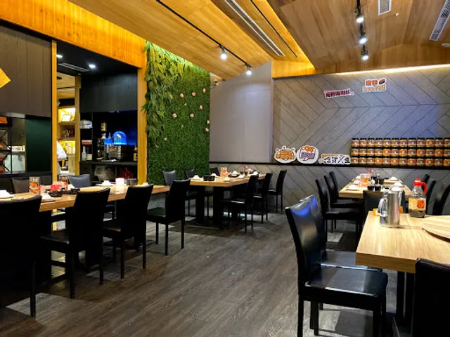 東街日本料理(文平店)－日式料理・生魚片・壽司・親子友善・家庭聚餐首選