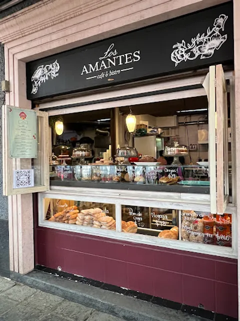 Los Amantes Café & Bistro
