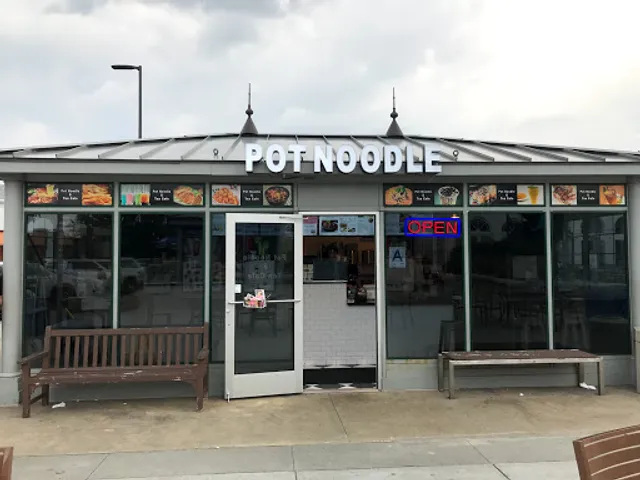 Pop pot noodle & tea cafe