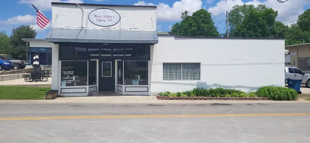 Mom's Kitchen & Bakery