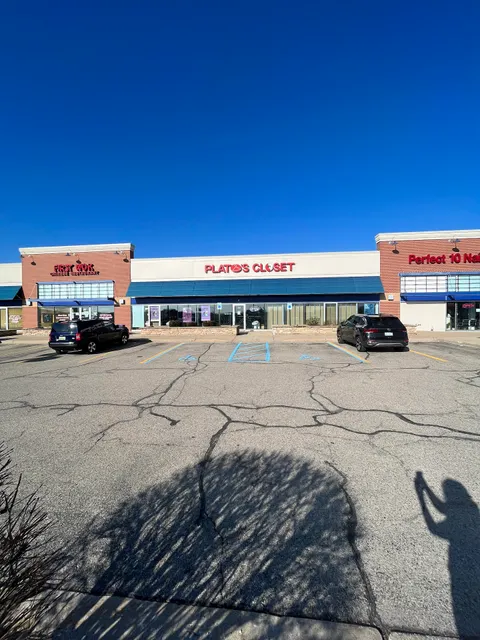 Plato's Closet - Walker