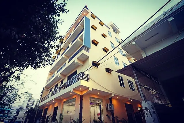 Hotel Airlift INN at Delhi Airport