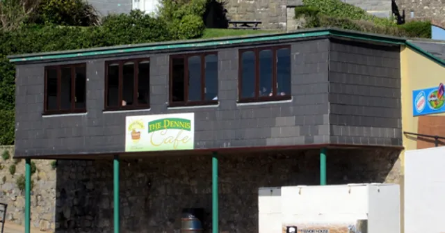 The Dennis Café