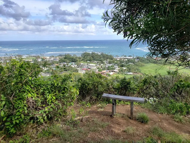 Maʻakua Ridge Trail