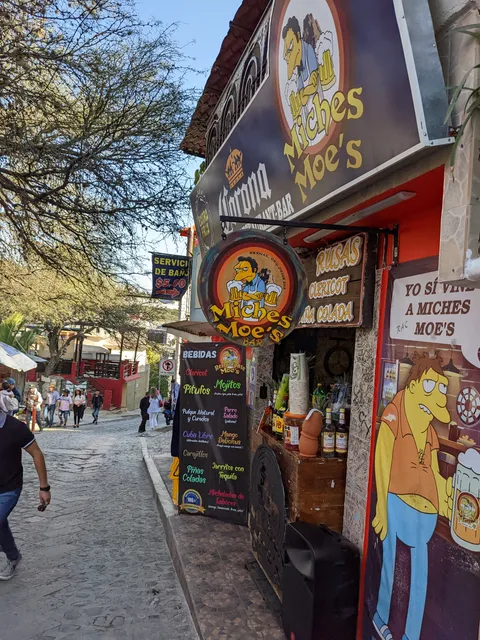 Restaurante Moe's mojitos y más ..