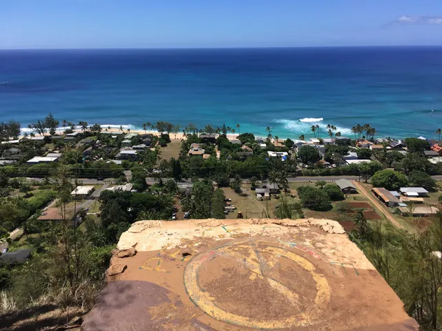 ʻEhukai Pillbox Trail