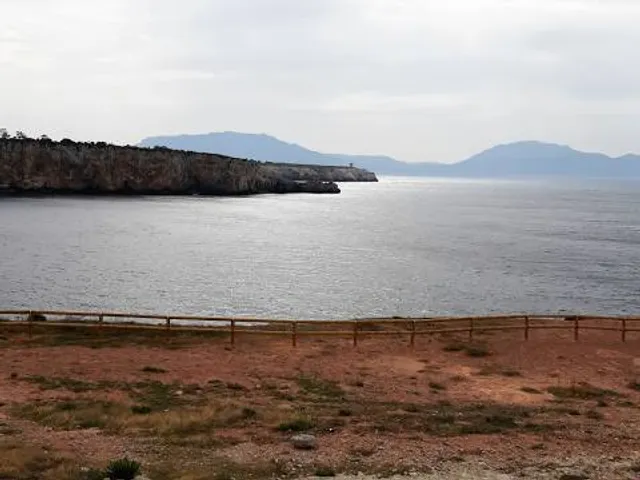 L' Isolotto (Cala Rossa)