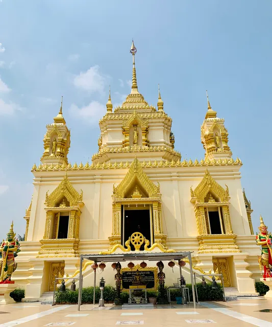 Wat Tham Chariya Phirom