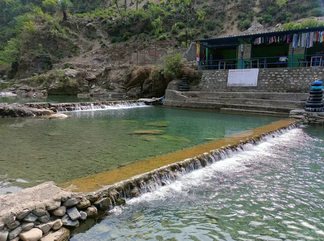 सहस्त्रधारा मैगी प्वांईट