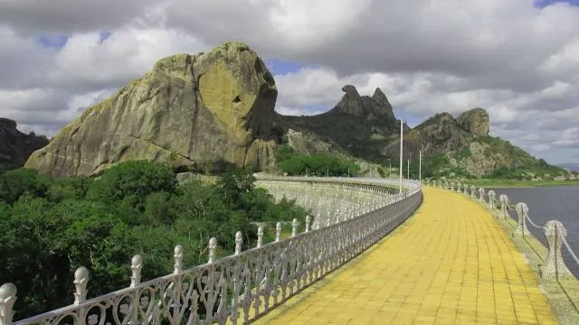 Pedra da Galinha Choca