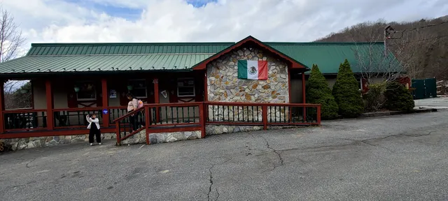 Las Nubes Latin Store and Taqueria