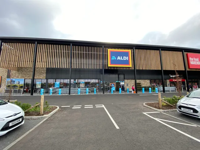 Crown Street Retail Park